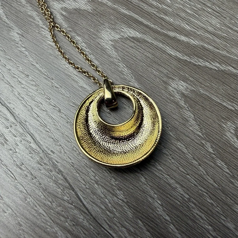 N/A pendant enamel